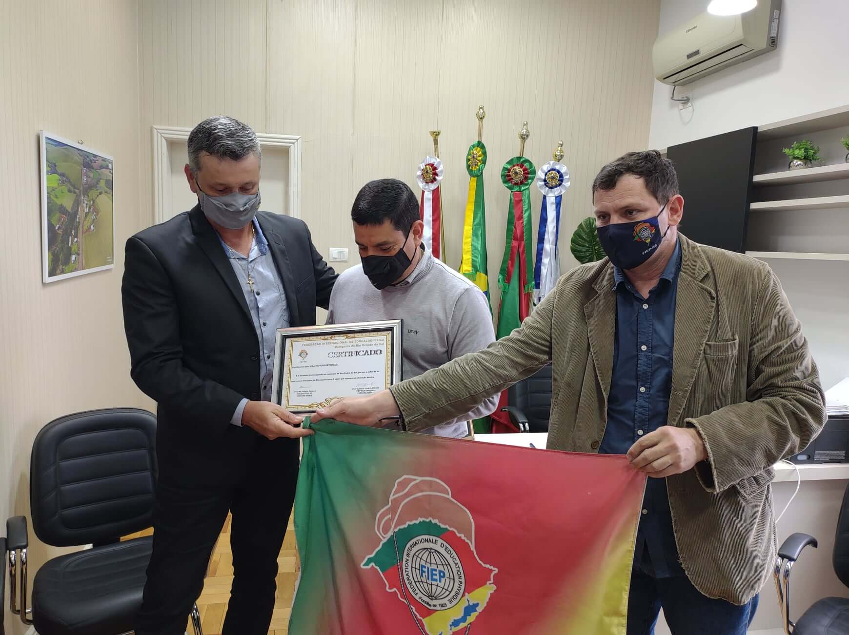 Prefeito Marcos recebe Delegado Regional da FIEP